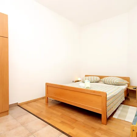 Apartman With Parking Space Ivan Dolac, Hvar - 592 Jelsa