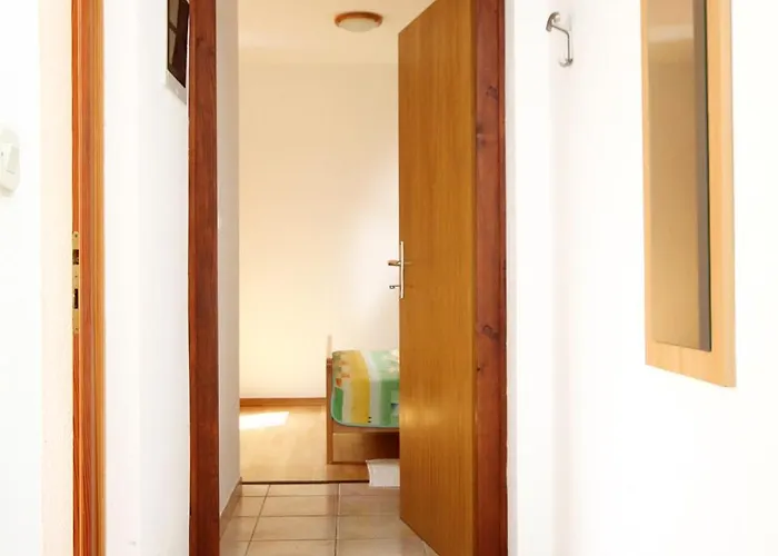 Apartman With Parking Space Ivan Dolac, Hvar - 592 Jelsa