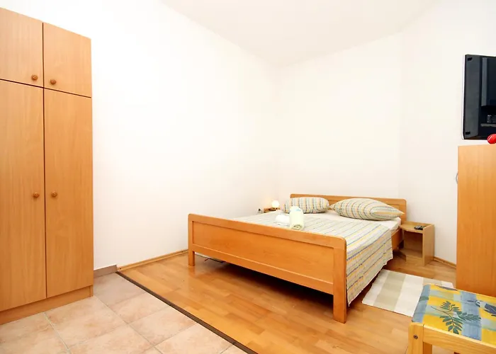 Apartman With Parking Space Ivan Dolac, Hvar - 592 Jelsa